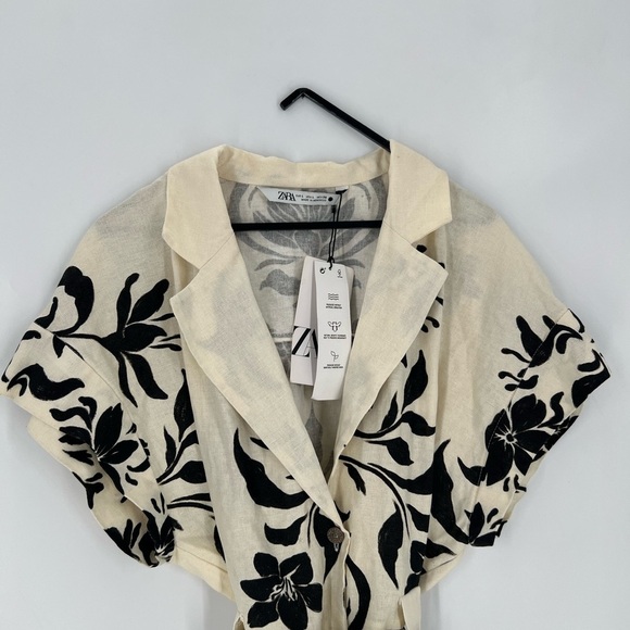 Zara Dresses & Skirts - EUC Zara Black and Cream Floral Mini Dress